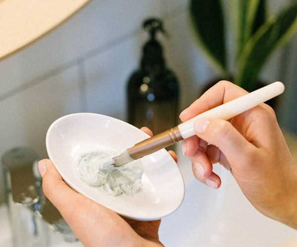 Calendar icon mixed with a heart symbolising a daily self-care routine.